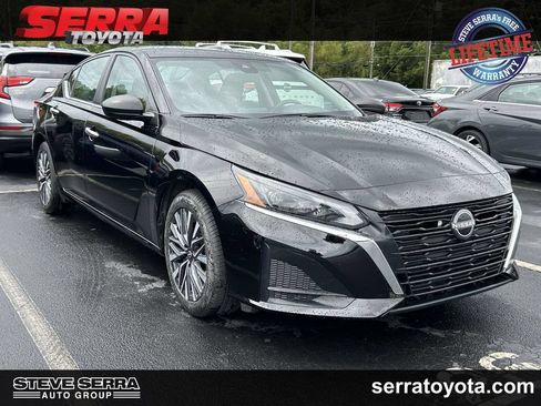 Used 2025 Nissan Altima 2.5 SV FWD image 1