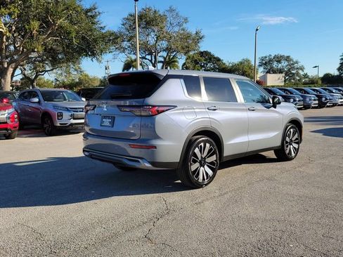 New 2026 Mitsubishi Outlander SE image 6