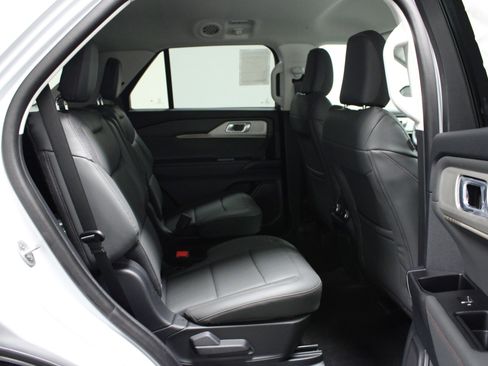 New 2026 Ford Explorer Active w/ Active Comfort Package image 16