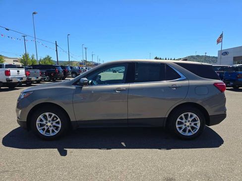 Used 2019 Chevrolet Equinox LT FWD image 2