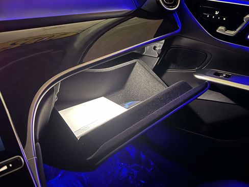 Used 2025 Mercedes-Benz GLC 350e 4MATIC image 12