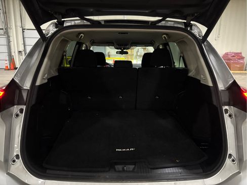 Used 2025 Nissan Rogue SV image 7