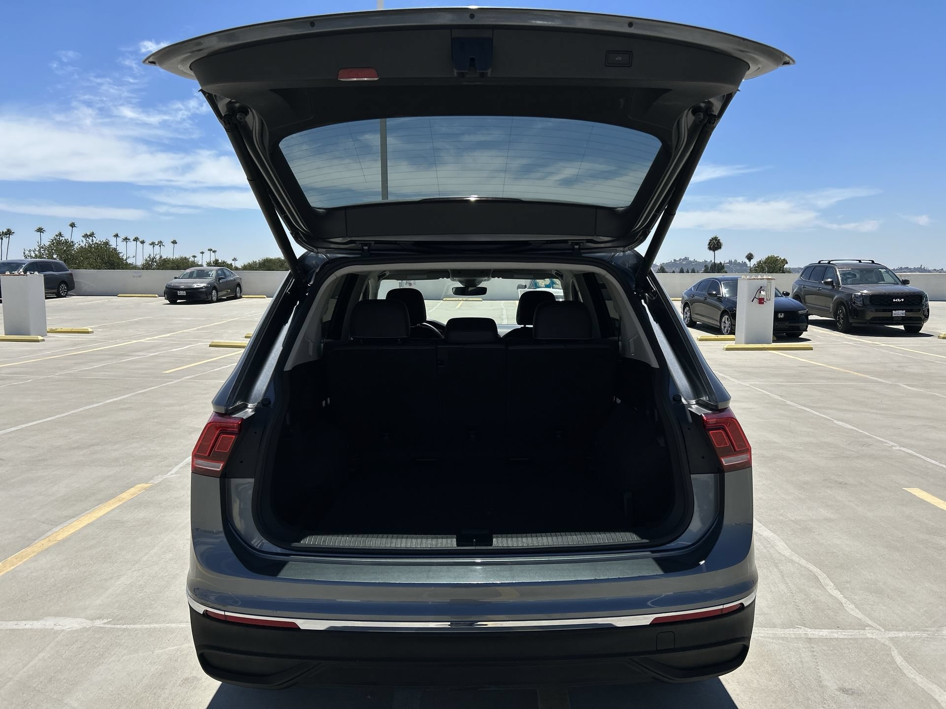 Used 2024 Volkswagen Tiguan SE AWD/4WD image 19