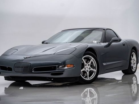 Used 2003 Chevrolet Corvette Coupe w/ Preferred Equipment Group RWD image 1