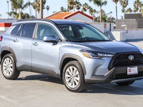 Certified 2022 Toyota Corolla Cross LE image 5