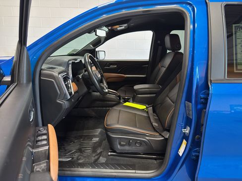 Used 2023 GMC Canyon AT4 w/ AT4 Premium Package AWD/4WD image 14