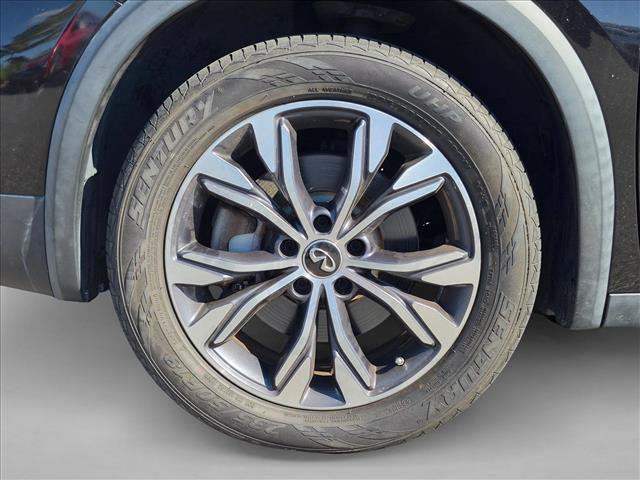 Used 2017 INFINITI QX30 AWD image 13