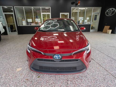 Used 2025 Toyota Corolla LE FWD image 6
