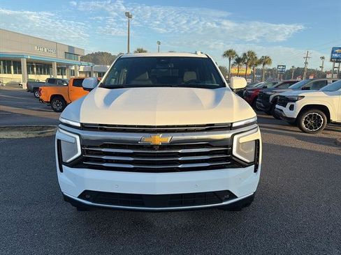 New 2026 Chevrolet Suburban LT w/ Comfort Package image 2