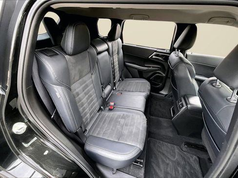 Used 2024 Mitsubishi Outlander SE image 22