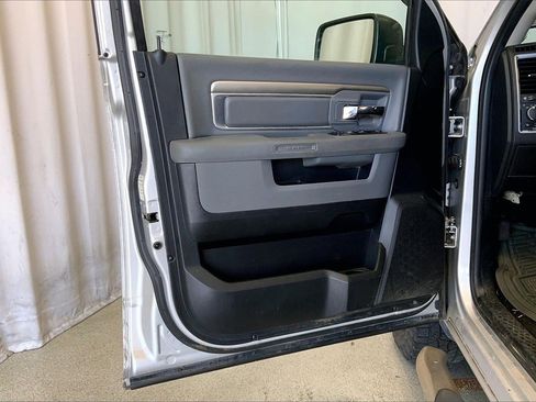 Used 2017 RAM 1500 Classic SLT image 21