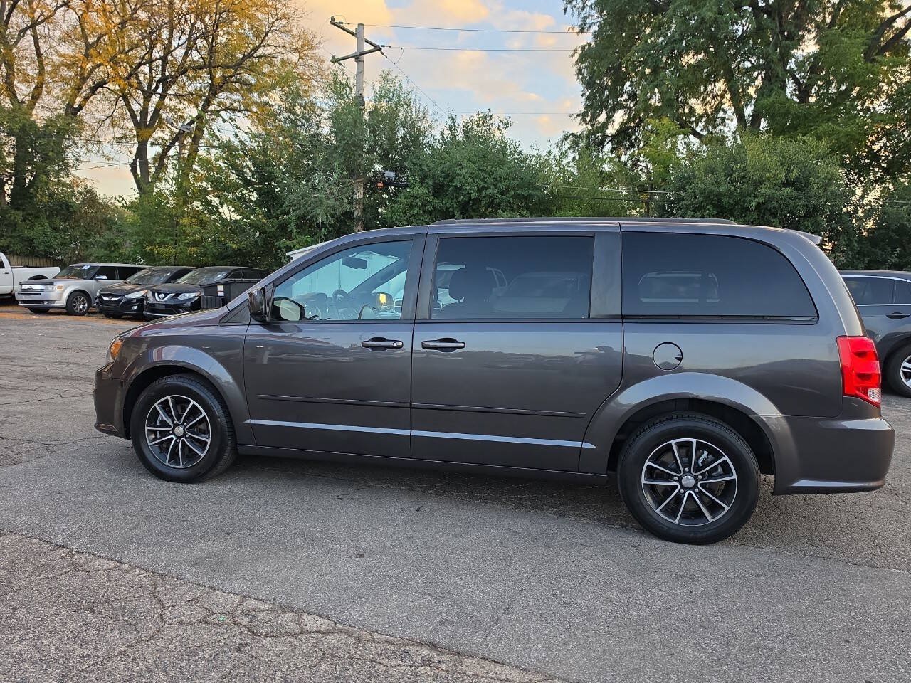 Used 2017 Dodge Grand Caravan GT FWD image 3