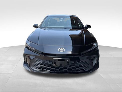Used 2025 Toyota Camry SE FWD image 2