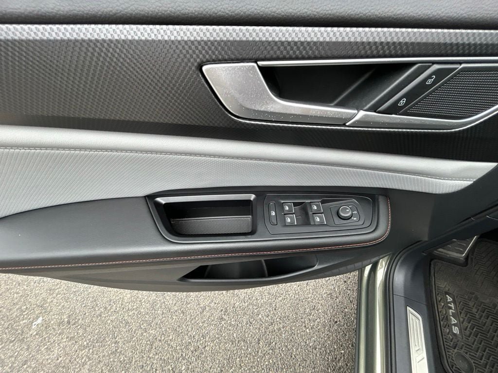 Certified 2024 Volkswagen Atlas Peak Edition SE AWD/4WD image 18