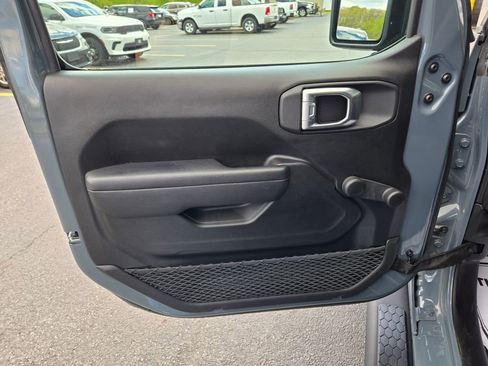 Used 2024 Jeep Wrangler Unlimited Sport AWD/4WD image 12