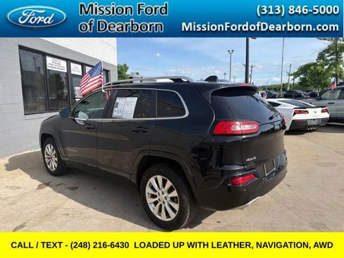 Used 2018 Jeep Cherokee Overland AWD/4WD image 5