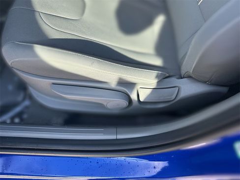 Certified 2025 Hyundai Elantra Sport image 14