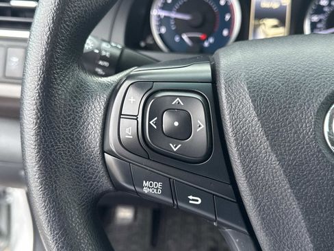 Used 2017 Toyota Camry LE image 28