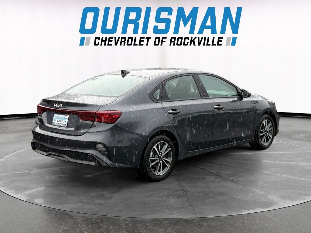 Used 2023 Kia Forte LXS w/ LXS Technology Package FWD image 6