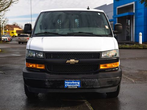 Used 2022 Chevrolet Express 2500 w/ Driver Convenience Package image 5