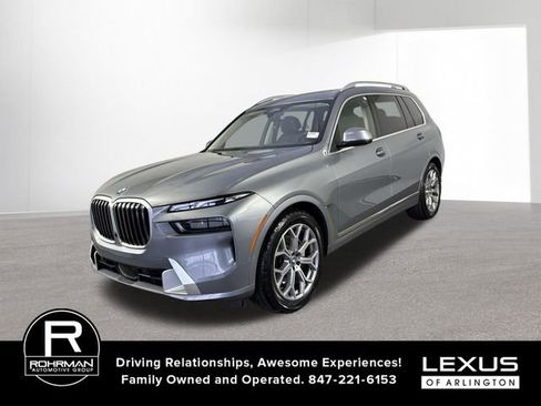 Used 2025 BMW X7 xDrive40i w/ Premium Package AWD/4WD image 2