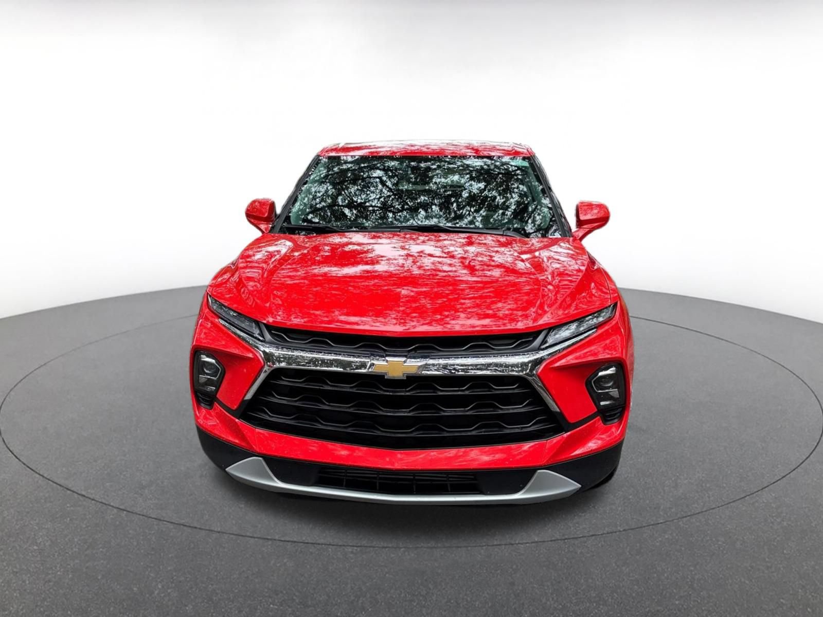 Used 2026 Chevrolet Blazer LT FWD image 2