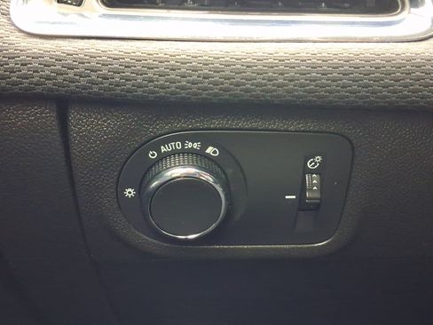 Used 2019 Chevrolet Cruze LT w/ Convenience Package FWD image 28