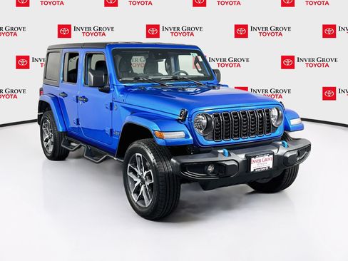 Used 2024 Jeep Wrangler Unlimited w/ Convenience Group AWD/4WD image 3