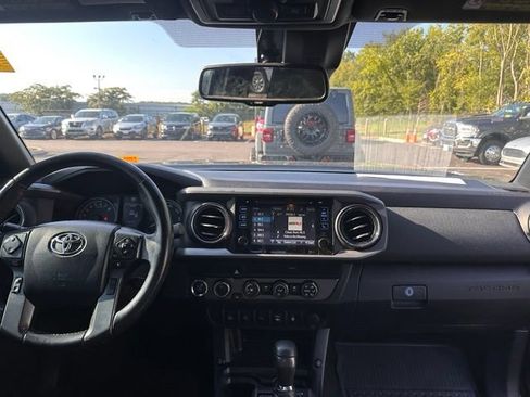 Used 2019 Toyota Tacoma TRD Off-Road w/ Technology Package AWD/4WD image 28