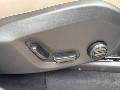 Certified 2025 Volvo XC90 B6 Plus image 43