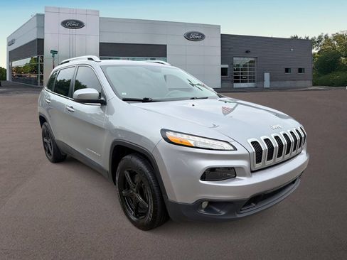 Used 2017 Jeep Cherokee Latitude w/ Safety/Convenience Group AWD/4WD image 2