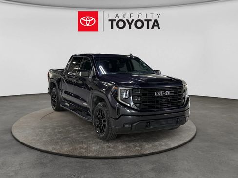 Used 2022 GMC Sierra 1500 Elevation w/ Elevation Premium Package AWD/4WD image 13