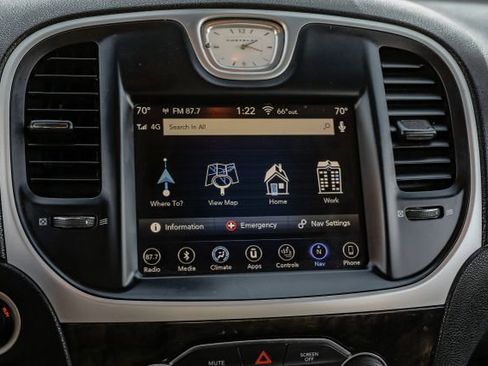 Used 2019 Chrysler 300 Limited image 36