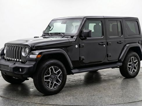 Used 2025 Jeep Wrangler Unlimited Sahara AWD/4WD image 3