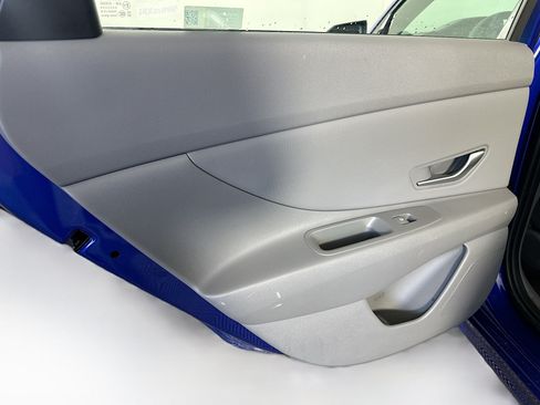Used 2025 Hyundai Elantra SEL FWD image 27