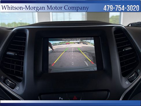 Used 2019 Jeep Cherokee Latitude Plus FWD image 25