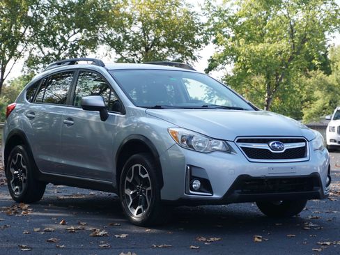 Used 2017 Subaru Crosstrek 2.0i Premium w/ Popular Package #1 AWD/4WD image 3