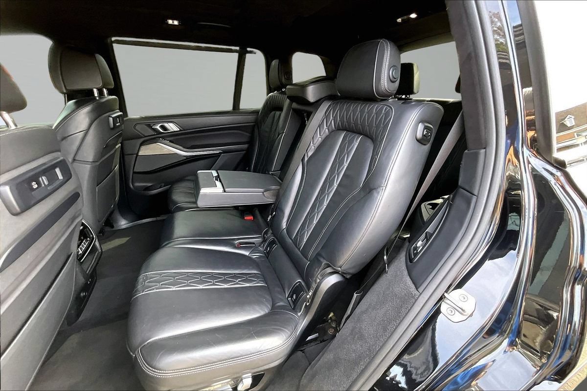 Used 2019 BMW X7 xDrive50i w/ M Sport Package AWD/4WD image 18