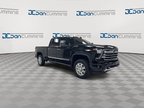 Used 2024 Chevrolet Silverado 2500 High Country w/ Technology Package AWD/4WD image 2