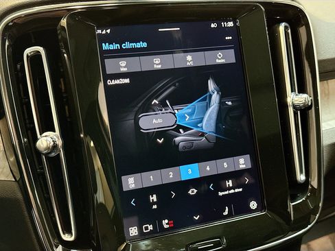 Used 2025 Volvo XC40 B5 Core image 24