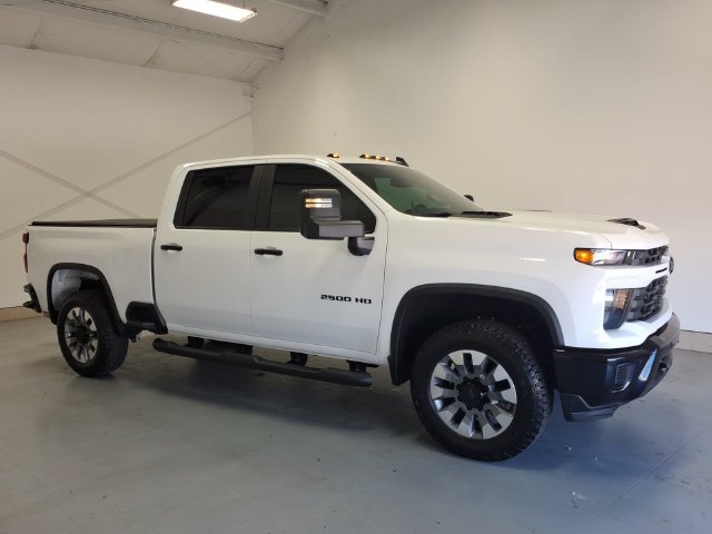 Used 2026 Chevrolet Silverado 2500 Custom w/ Custom Value Package AWD/4WD image 2