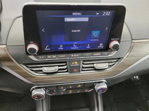 Used 2025 Nissan Altima 2.5 SV FWD image 7