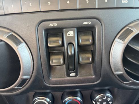 Used 2018 Jeep Wrangler Unlimited Sport S image 21