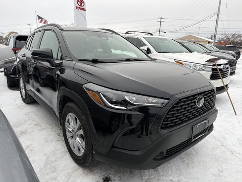 Used 2023 Toyota Corolla Cross LE image 2