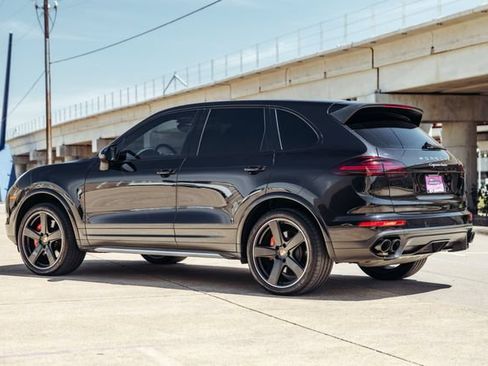 Used 2016 Porsche Cayenne Turbo AWD/4WD image 7