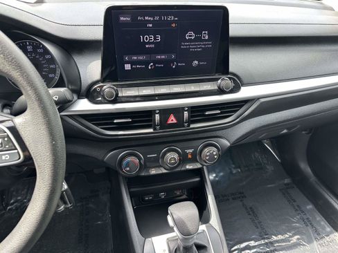Used 2024 Kia Forte LXS w/ LXS Technology Package FWD image 16