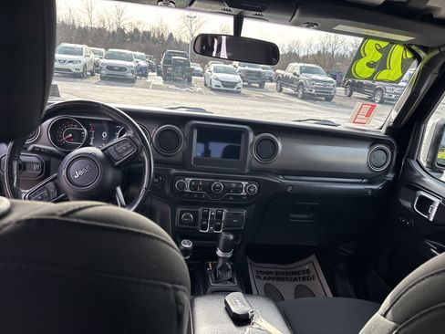 Used 2023 Jeep Gladiator Willys image 15