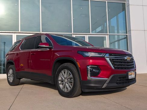 Used 2023 Chevrolet Traverse LT AWD/4WD image 2