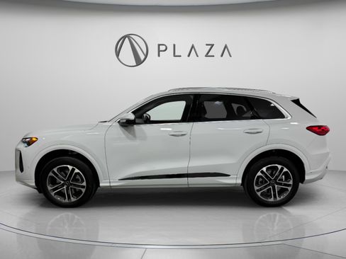 Certified 2025 Audi Q5 Premium w/ Convenience Package image 2