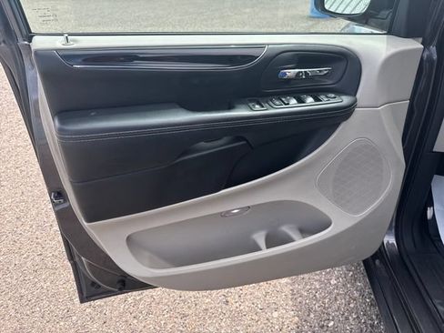Used 2019 Dodge Grand Caravan SXT FWD image 10